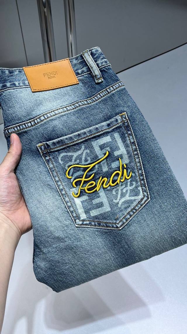 Fd家 23Ss新款牛仔裤 高端品质 面料带弹力 版型好 后口袋 刺绣字母设计 时尚感强 任意搭配都好看.码数:30 31 32 33 34 36 38.