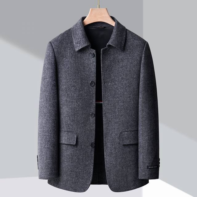 阿玛尼 冬季高端阿尔巴卡双面羊绒大衣 品牌:Arman*I 尺码:M 4Xl 最大可穿210斤. 颜色:米灰 黑色 中灰 介绍:2022冬季顶级新款男士羊毛羊绒