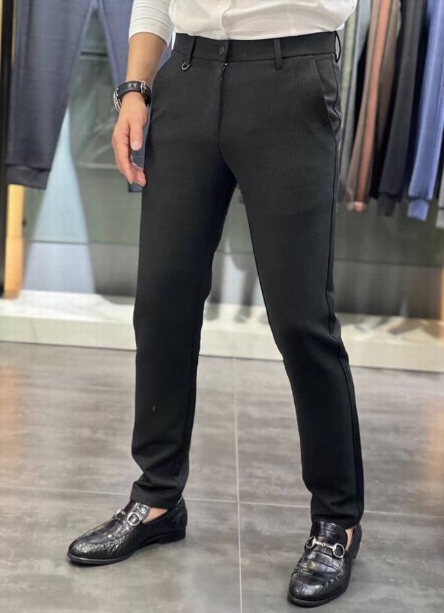 Armani 阿玛尼23Ss秋冬新款男士商务休闲裤西裤 白金级完美品相 直接入专柜性质 极为牛掰的一款微弹面料休闲裤 是业界近年罕见的尤物 品质工艺与面料 辅件