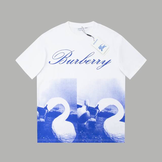 高品质 Burberry英伦蓝天鹅系列短袖t恤 裂纹印花 象征男女之间的爱情 刚柔井济 男款女穿的下半身失躁 感 性感中带点小可爱 #Burberry 博柏利