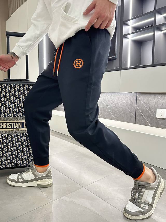 爱马仕 2024春季新款休闲裤！官网同步发售。品牌经典logo休闲裤 ，定制面料，舒适度极好，手触感强烈。辨识度极高，完美品相工艺。 尺码：M-3Xl