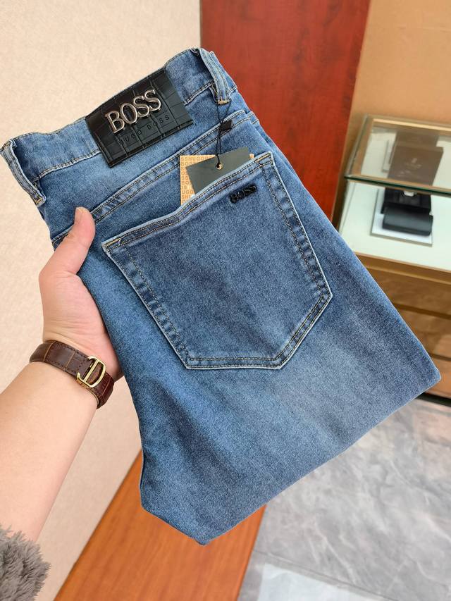 Boss 2024夏款 新品 专柜有售 实体店极品牛仔裤专柜原版1:1好货，适合各个年龄段。市场最高版本的欧洲进口面料。舒适柔软亲肤，上身效果超级棒时尚百搭，笔