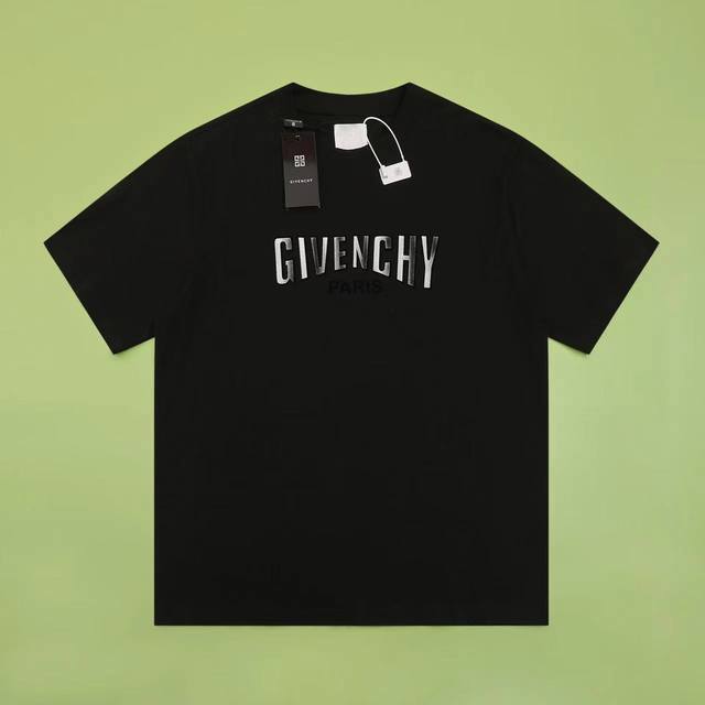 高版本］Givenchy 纪梵希24Ss最新款短袖，前面经典字母超级奈斯，采用厚板特种材料哑光效果，背后标志logo四g绣花凸出。另整件衣服不单调更创新时尚。版