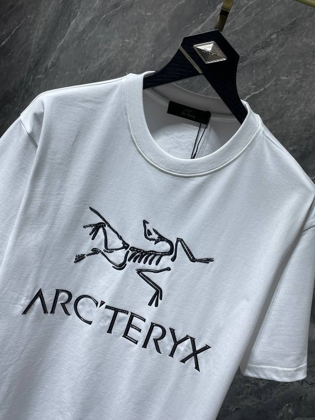 夏季上新 Arc'Teryx 2024Ss 260G 高克重环保优质面料 经典logo 夜光版 短袖t恤 特殊拉丝工艺 复刻版本1比1 潮人必备款 推荐颜色：黑