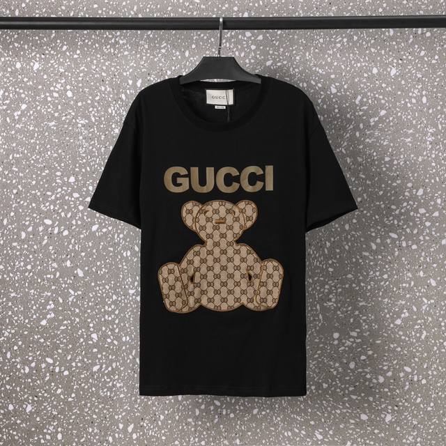 Gucci 男女同款 32S双纱爽全棉250克重高品质刺绣贴布维尼熊+简约logo数码直喷工艺-颜色黑 白-码数xs-L-