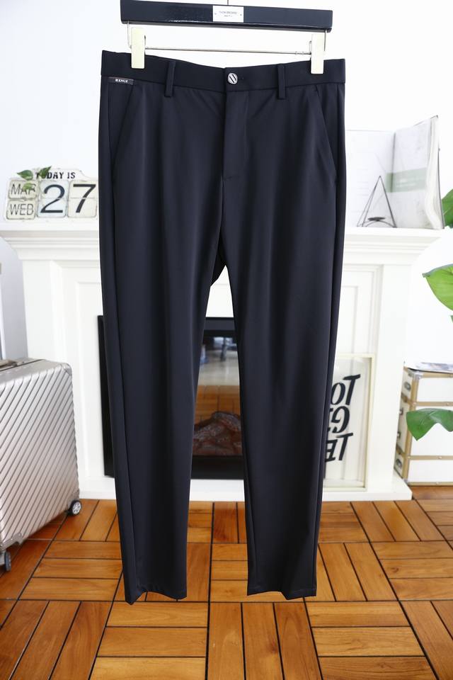杰尼* Ze*Na. 24夏季新品时尚男士西裤，品牌全新推出系列，设计师团队精心研发，独家发售单品，奢华经典品牌logo设计。选用欧洲进口定制面料，柔软舒适有质