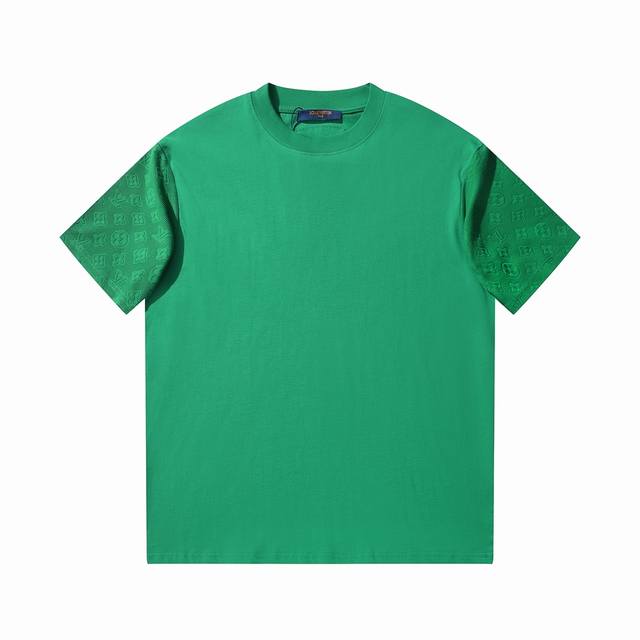 Louis Vuitto* 路易 1V2024Ss最新款提花短袖t恤。 面料：80支双精长域据双龙头大提花机，非常非常立体的提花结构，100%的纯棉，中间夹杂了