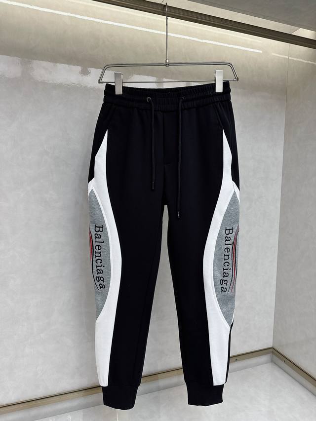 巴黎世家 2024早春新款休闲裤！官网同步发售。品牌经典logo休闲裤，定制面料，舒适度极好，手触感 烈。辦识度极高，完美品相工艺。尺码：M-3Xl