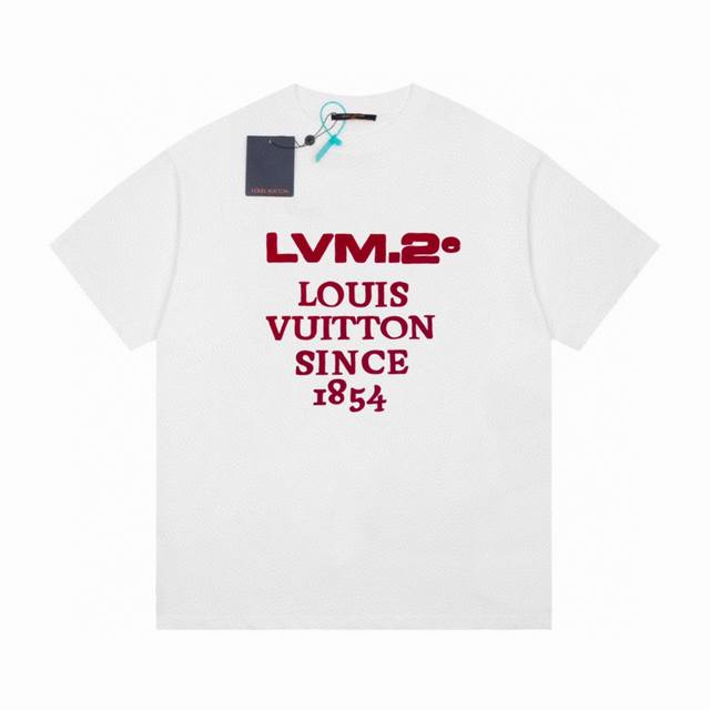Louis Vuitton 路易威登限定款红丝绒休闲短袖t恤 颜色：图片色 尺码：S M L Xl 面料 采用270G双纱高弹爽滑棉面料