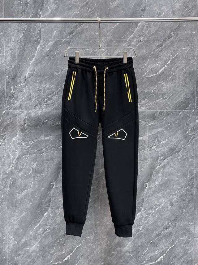 芬迪 2024春季新款休闲裤！官网同步发售。品牌经典logo休闲裤 ，定制面料，舒适度极好，手触感强烈。辨识度极高，完美品相工艺。 尺码：M-3Xl