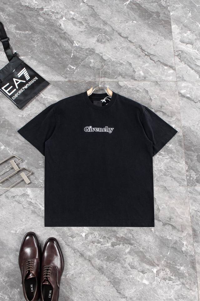 New# Givenchy 纪梵希 24Ss春夏新款 棉质短袖t恤# 超高识别度的立体廓型短袖tee，顶奢品牌解锁夏日的基础穿搭。客供定制高克重100%棉面料亲