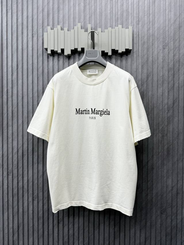 马吉拉春夏新款短袖t恤，定制面料破洞设计，超级好看，简洁百搭！上身极致舒适！ 码数：S M L Xl 阔版