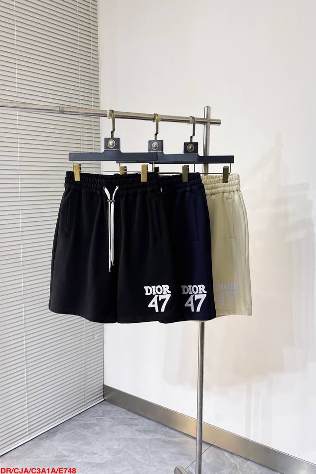 E748 Dr迪奥 24Ss春夏新品47系列上市，高克重毛圈棉布拼接抽绳短裤，男女同款。 经典品牌字母刺绣标识设计风格，加上24年新原素“47”设计理念的运动休