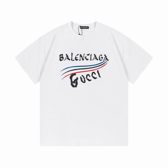 Balenciaga联名gucci限定系列 2024夏季新款 定制270G双纱纯棉面料 联名海浪字母logo 男女同款 短袖t恤 颜色：白色 尺码：Xs-L