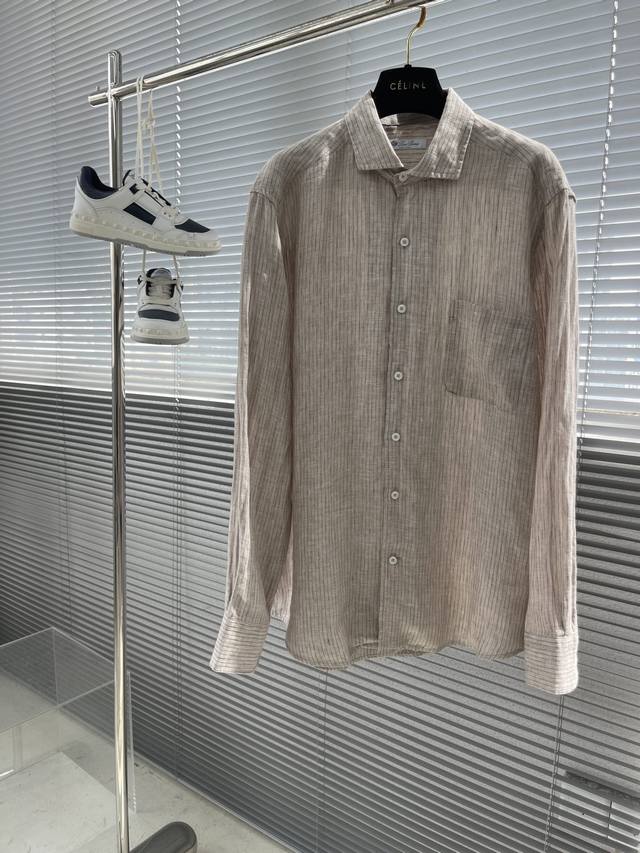 -Loro Piana 一款随性中透着高级感的独特韵味的条纹色织亚麻衬衫 Lp家的衬衫工艺以其精致和独特而闻名，展现了品牌的标志性风格。 采用高品质100%色织